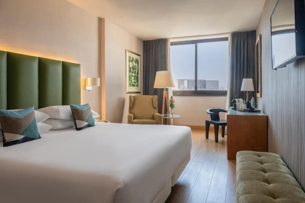 Готель Nh Barcelona Sant Just 4*