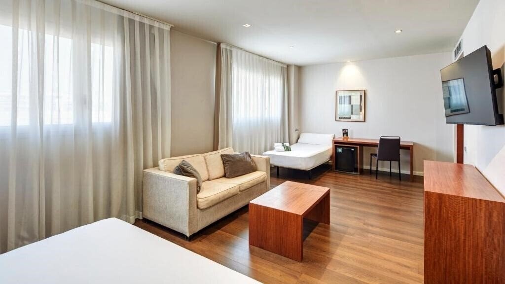 Территория Sercotel Ciutat de Montcada 4*