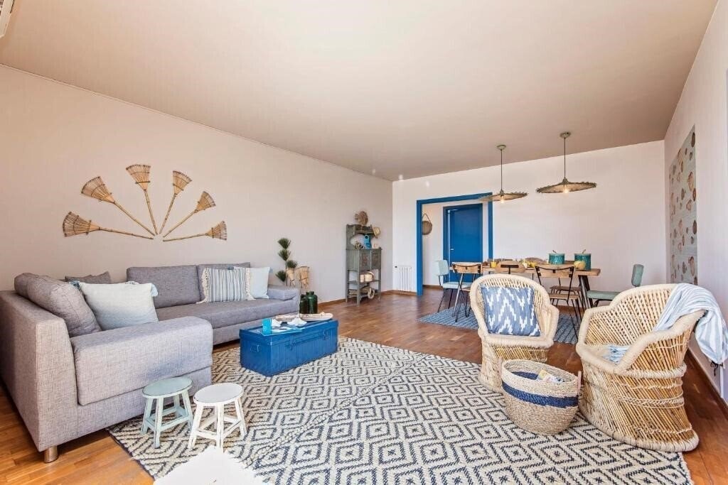 Готель Hotel Arts 5*