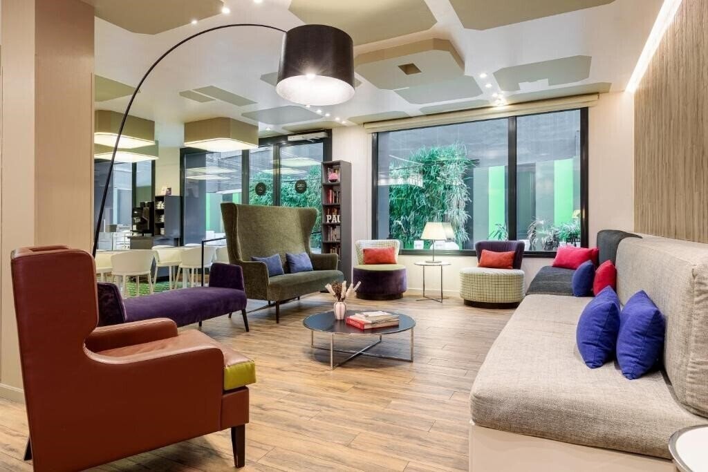 Територія Room Mate Pau 3*