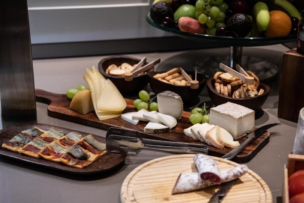 Апартаменты Catalonia Square 4*