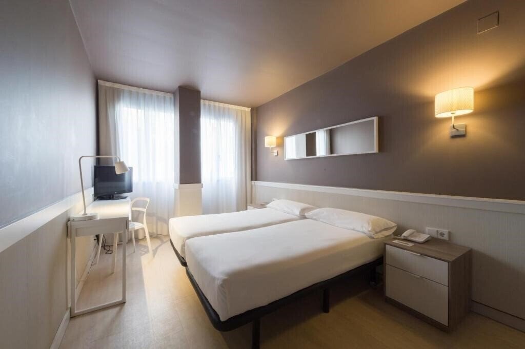 Отель Paral.El 2*