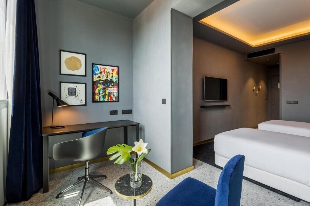 Панорама Room Mate Gerard 4*