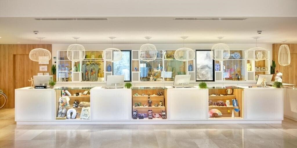 Апартаменты Hotel Barcelona Apolo, Affiliated By Melia 4*