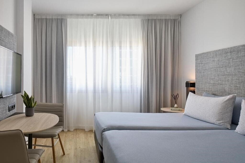 Панорама Hotel Barcelona Apolo, Affiliated By Melia 4*