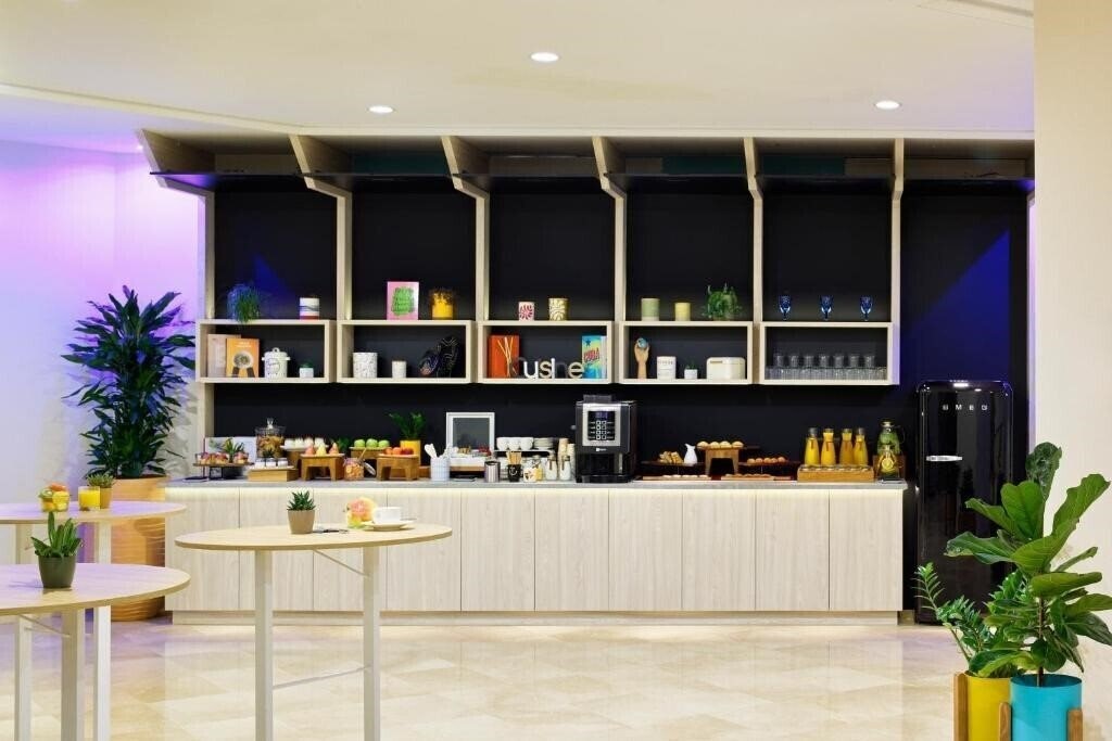 Территория Hotel Barcelona Apolo, Affiliated By Melia 4*