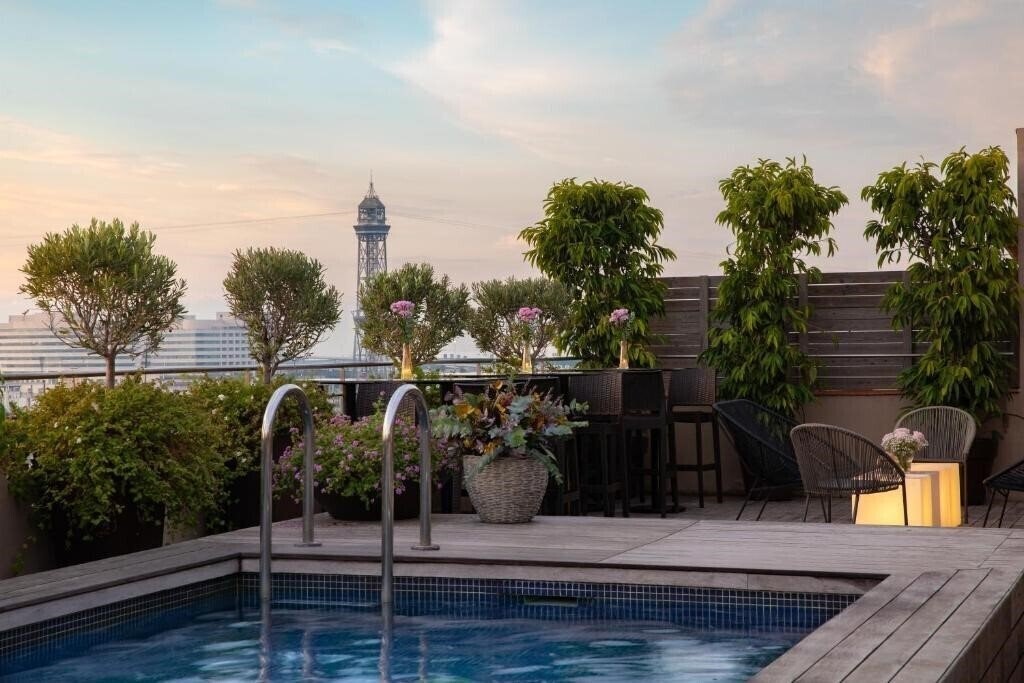 Панорама Duquesa Suites Barcelona 4*