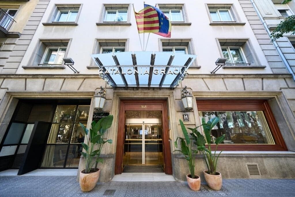 Готель Catalonia Gracia (ex. La Pedrera) 4*