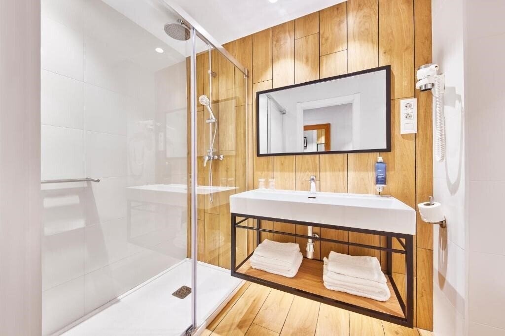 Территория Barcelona Century 3*