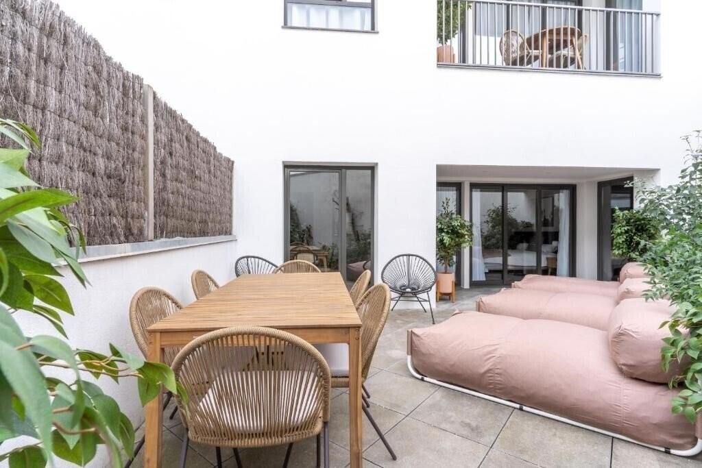 Территория Limehome Barcelona Rector Triado 4*