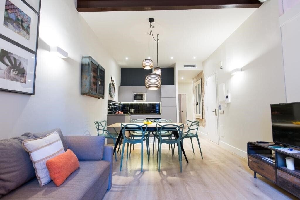 Вид Weflating Suites Sant Antoni Market 4*