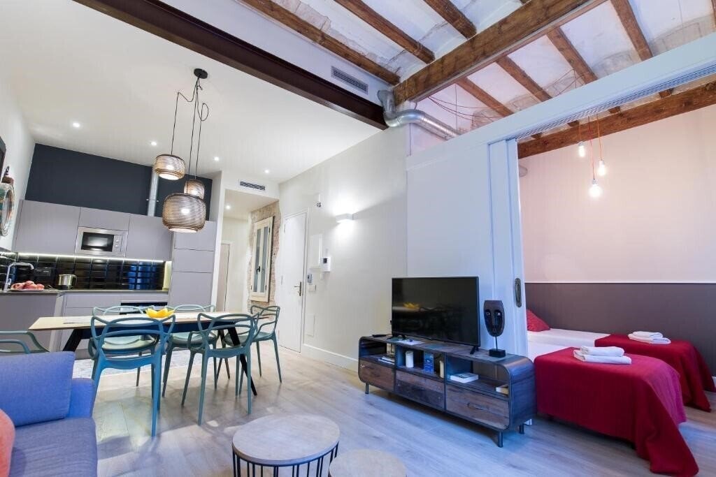 Территория Weflating Suites Sant Antoni Market 4*