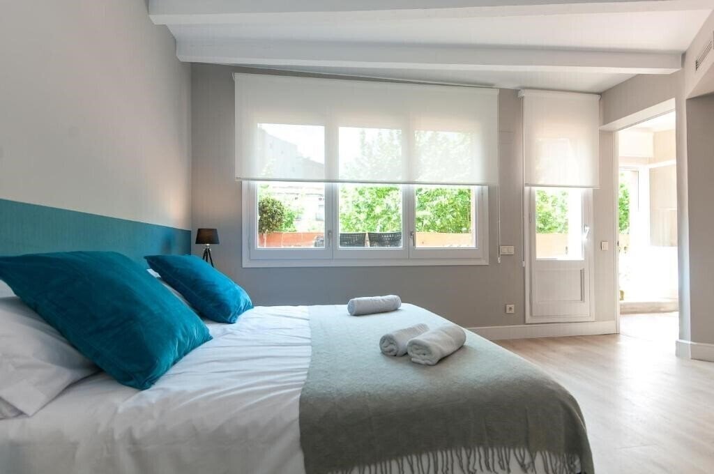 Апартаменты Weflating Suites Sant Antoni Market 4*