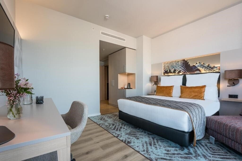 Територія Leonardo Royal Barcelona Fira 4*