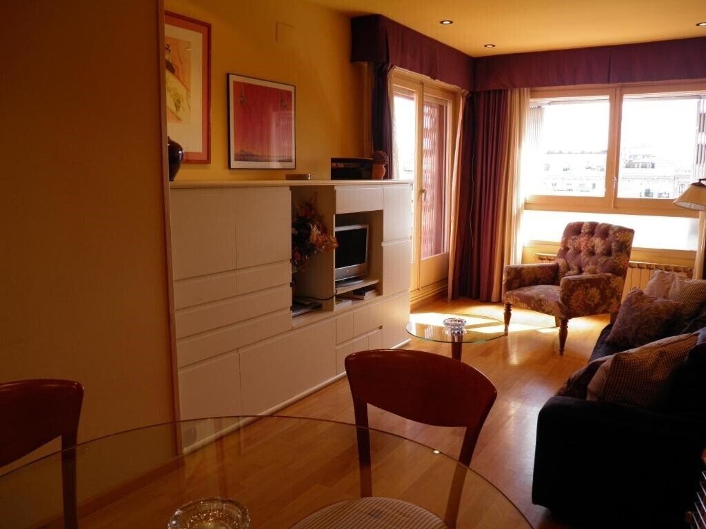 Фотографія Apartaments Sant Jordi Girona 97 3*