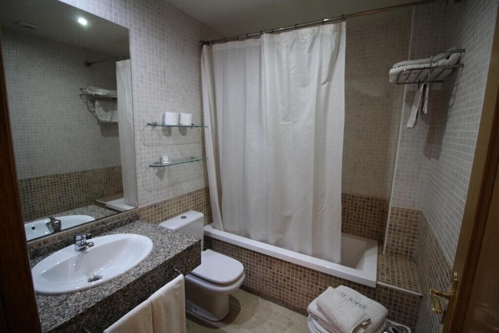 Вид Apartaments St. Jordi Comtal 3*