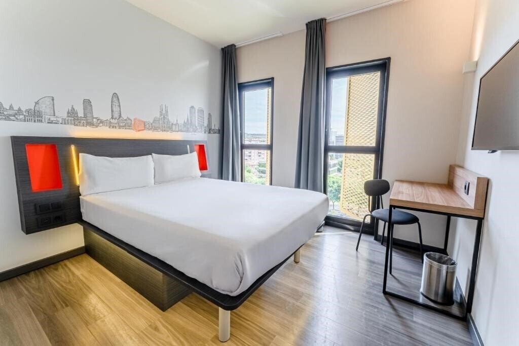 Панорама Easyhotel Barcelona Fira 1*