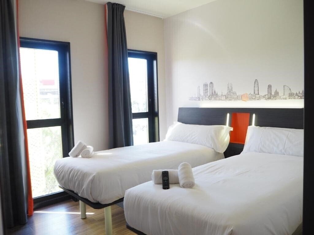 Апартаменти Easyhotel Barcelona Fira 1*