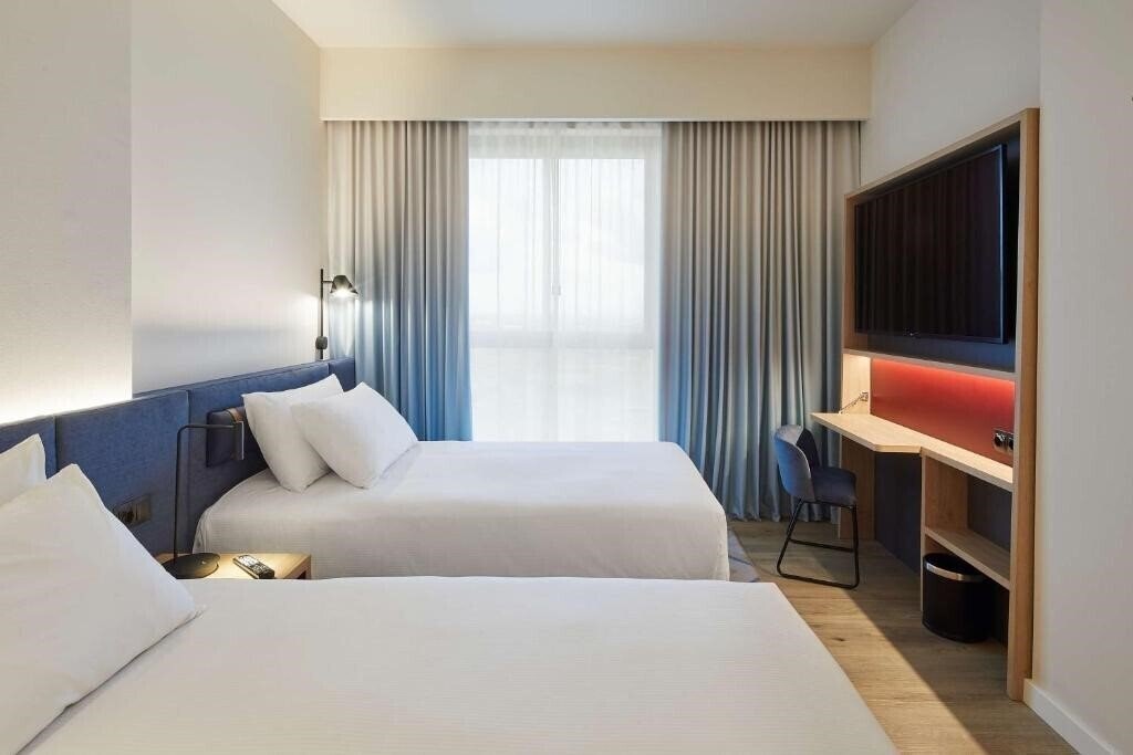 Територія Hampton by Hilton Barcelona Fira Gran Via 3*