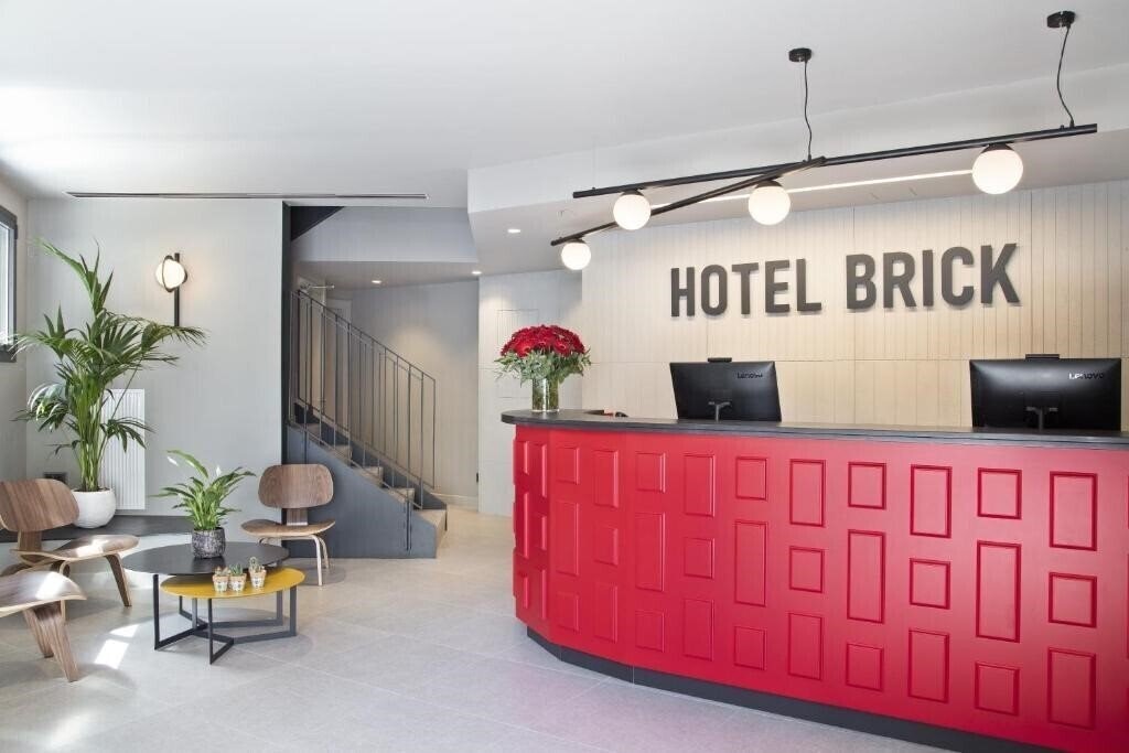 Территория Hotel Brick Barcelona 1*