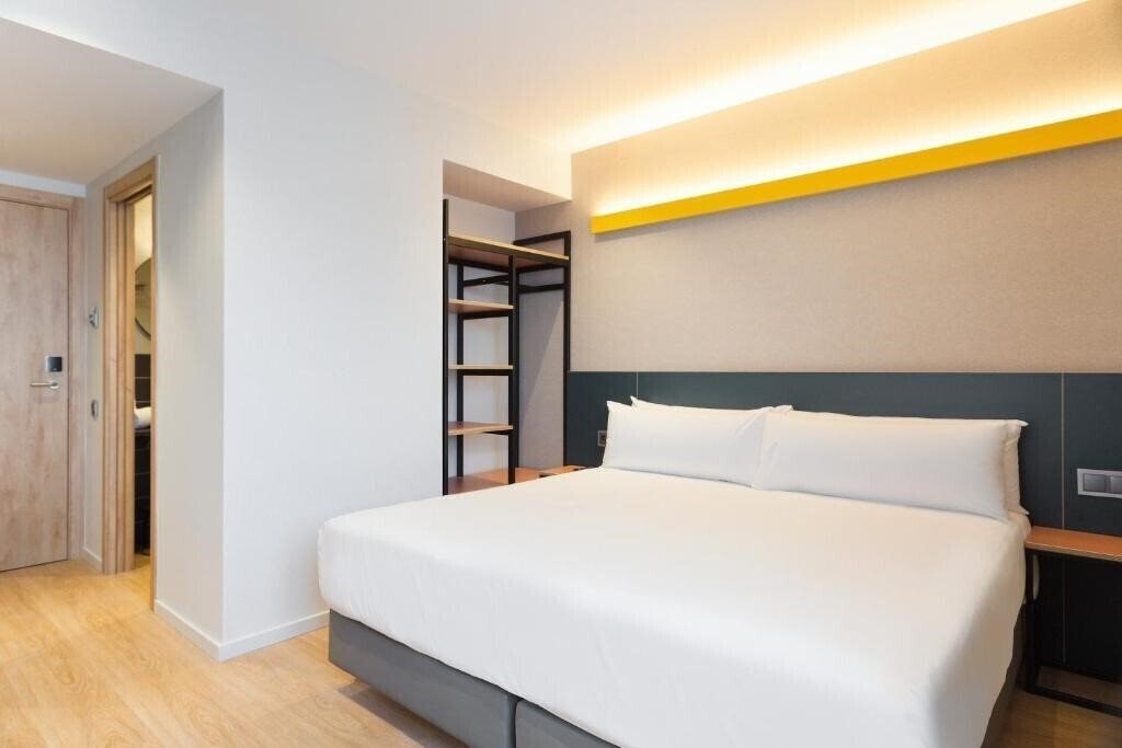 Панорама Hotel Brick Barcelona 1*