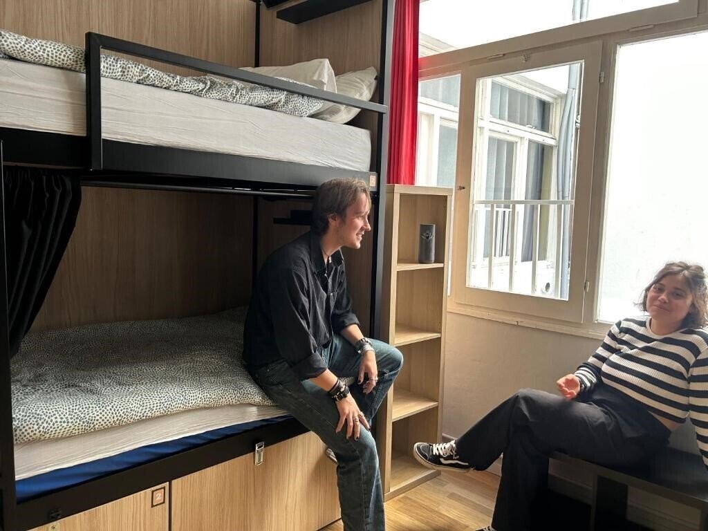 Территория Onefam Les Corts 1*