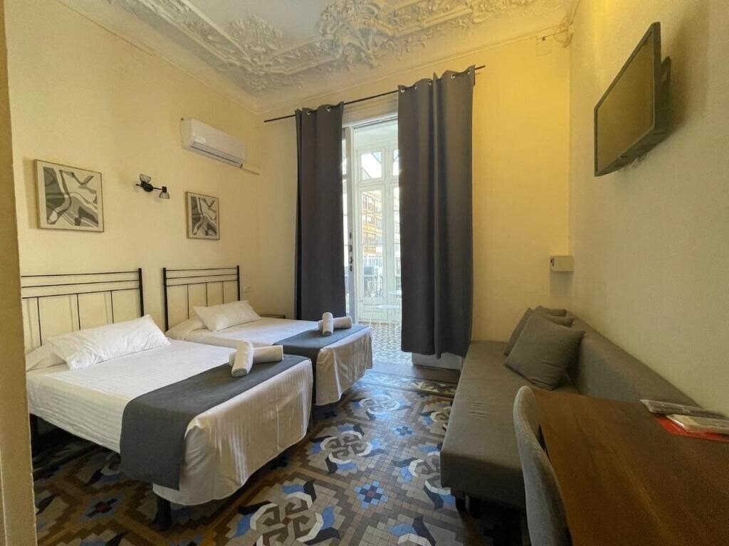 Отель Hostal Balmes Centro 2*