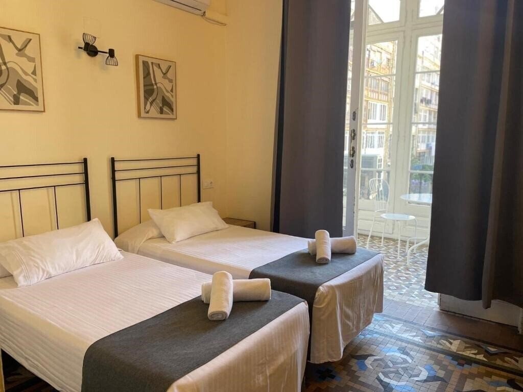 Апартаменты Hostal Balmes Centro 2*