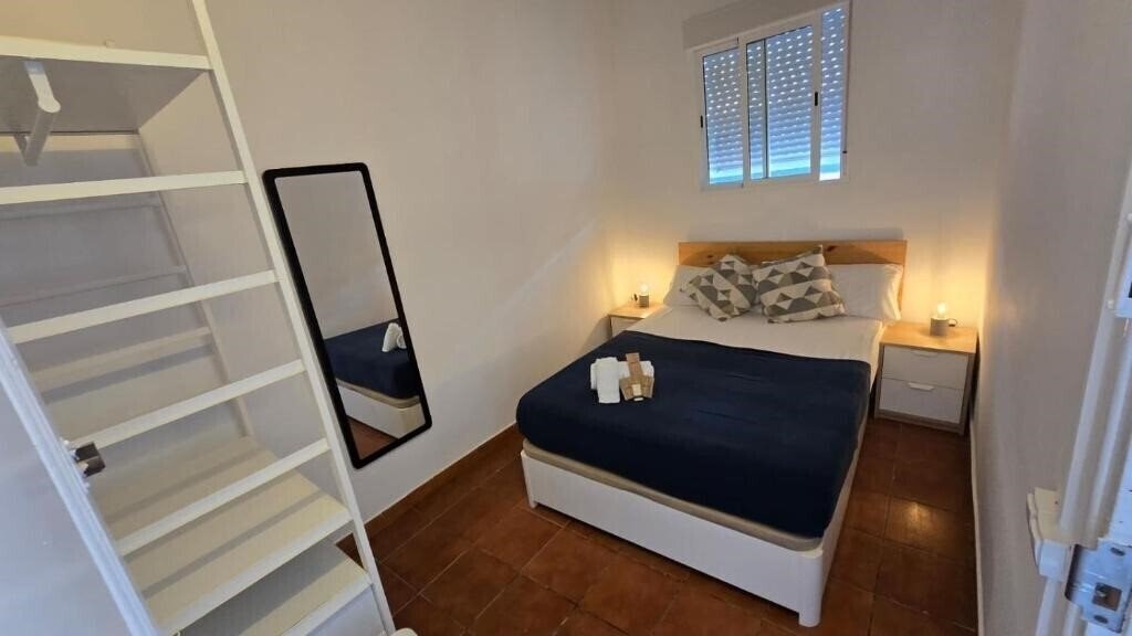 Территория Ideal Youth Hostel 2*