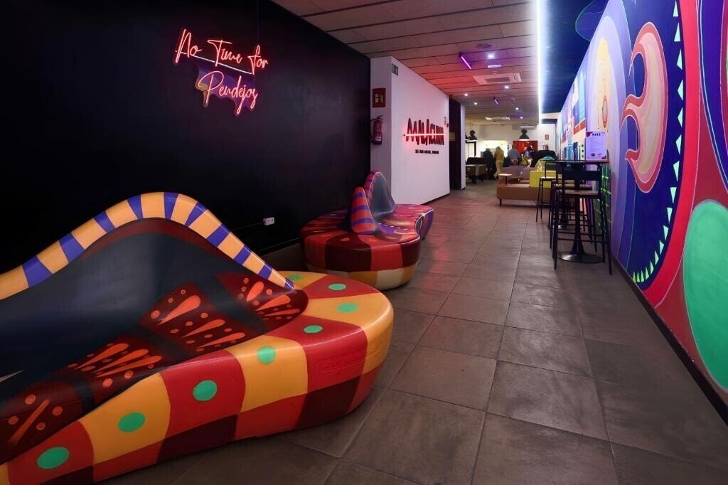 Панорама Ideal Youth Hostel 2*