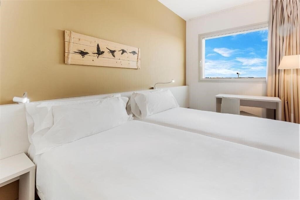 Территория B&B Hotel Barcelona Viladecans (ex. Sidorme Viladecans) 3*