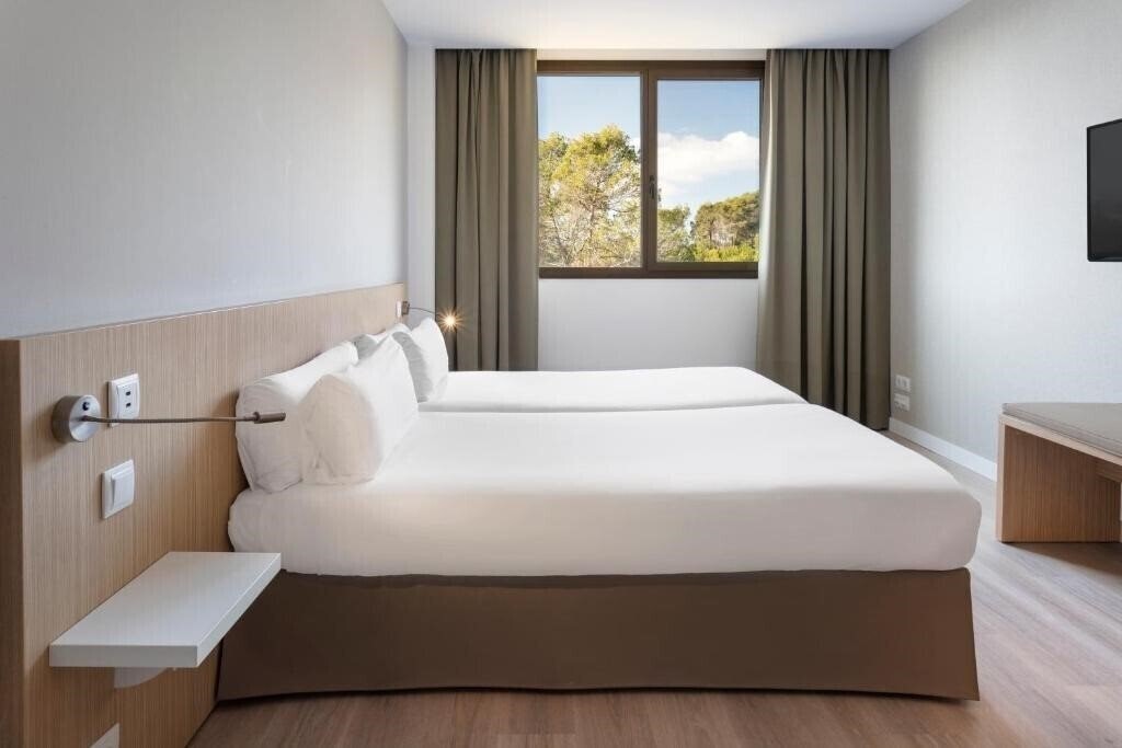 Территория B&B Hotel Barcelona Sant Cugat (ex. The Site By Bluebay Sant Cugat) 3*