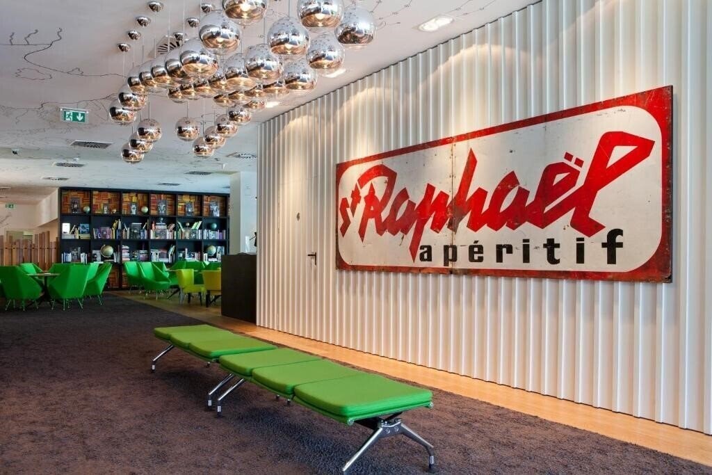 Готель Vincci Bit 4*