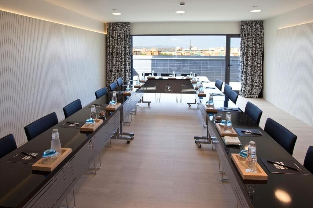 Апартаменти Vincci Bit 4*