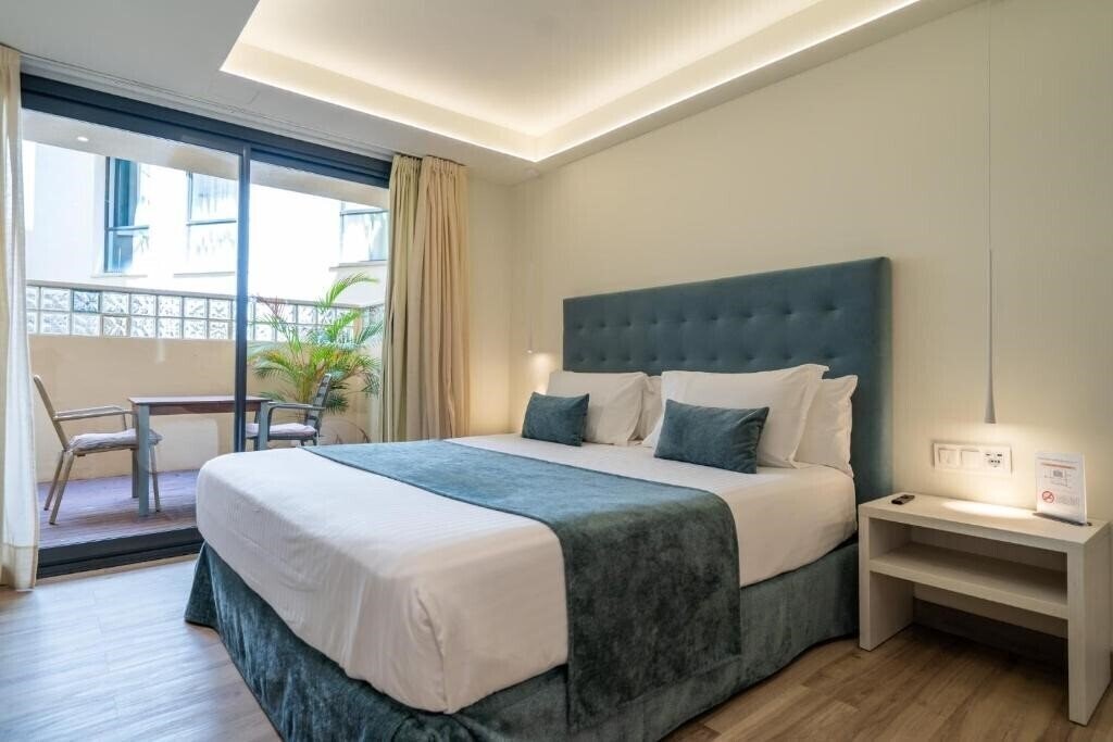 Территория Hotel Concordia (ex. Silken Concordia) 4*