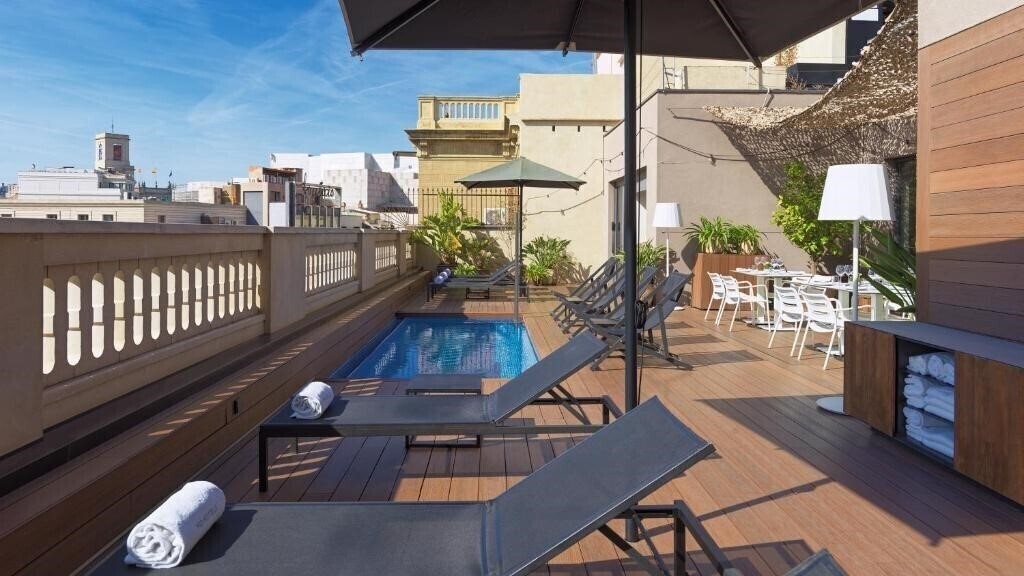 Отель H10 Urquinaona Plaza 4*