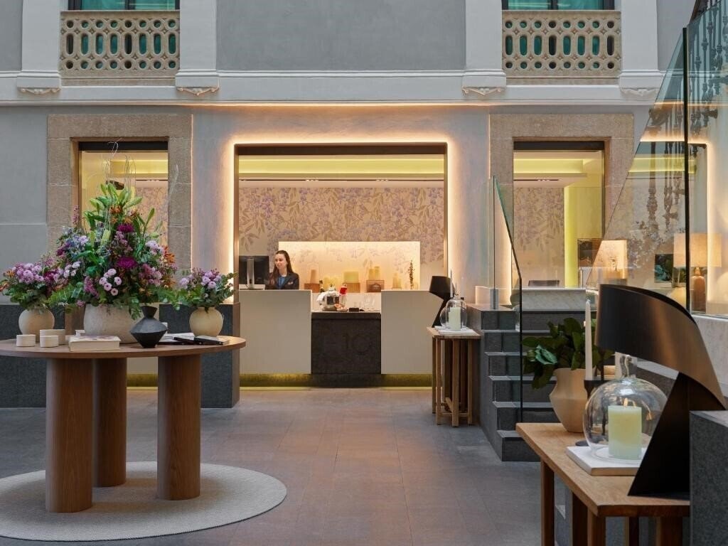 Вид H10 Urquinaona Plaza 4*