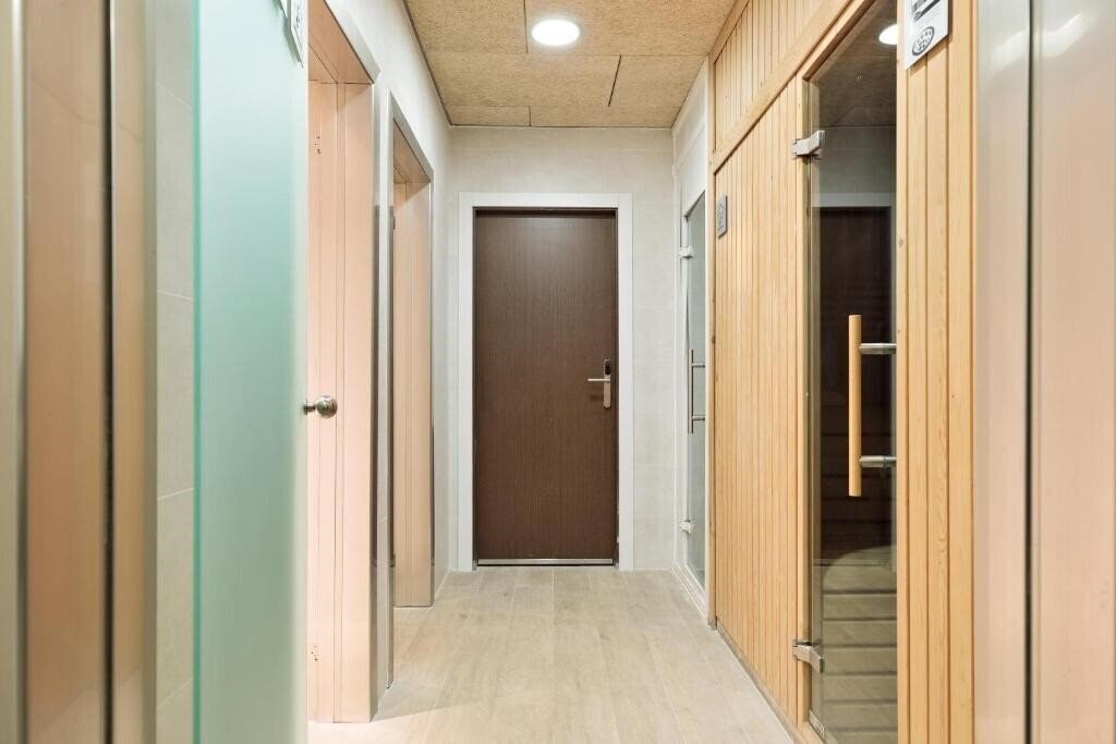 Апартаменти Hotel 4 Barcelona 4*