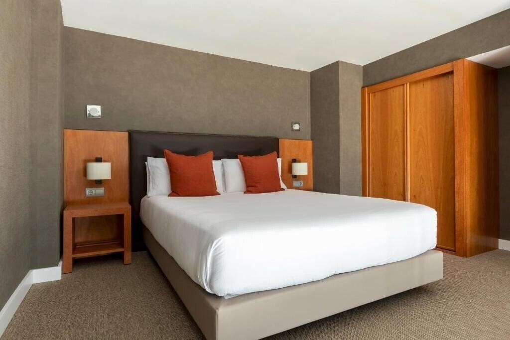 Апартаменты Sant Just City Park 4*