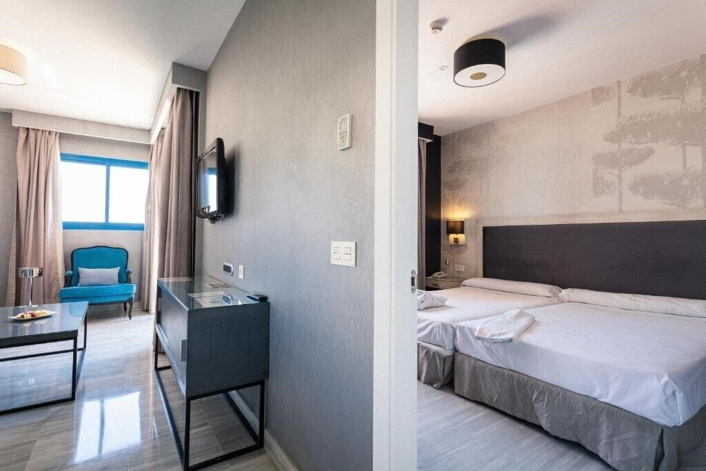 Фото Holiday Hydros 4*