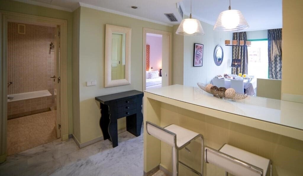 Изображение Holiday World Riwo Hotel (ex. Holiday Palace) 4*