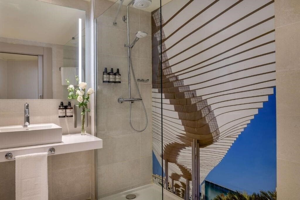 Территория Nh Malaga 4*