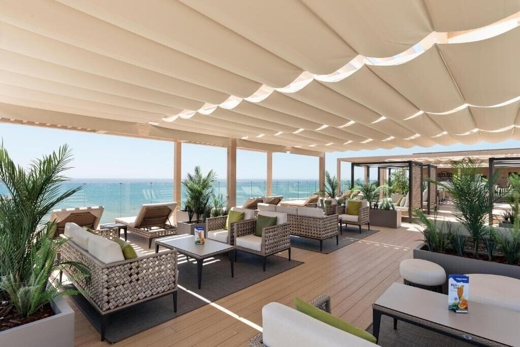 Панорама Triton Hotel 3*