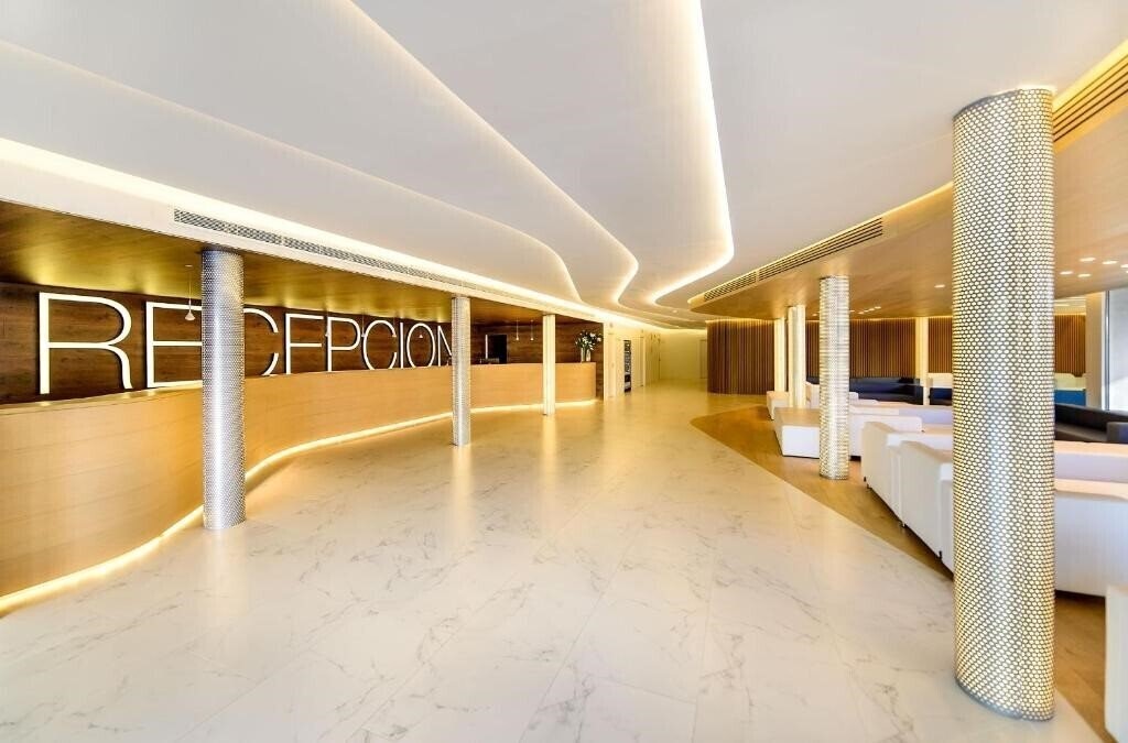 Апартаменты Carlos I 3*