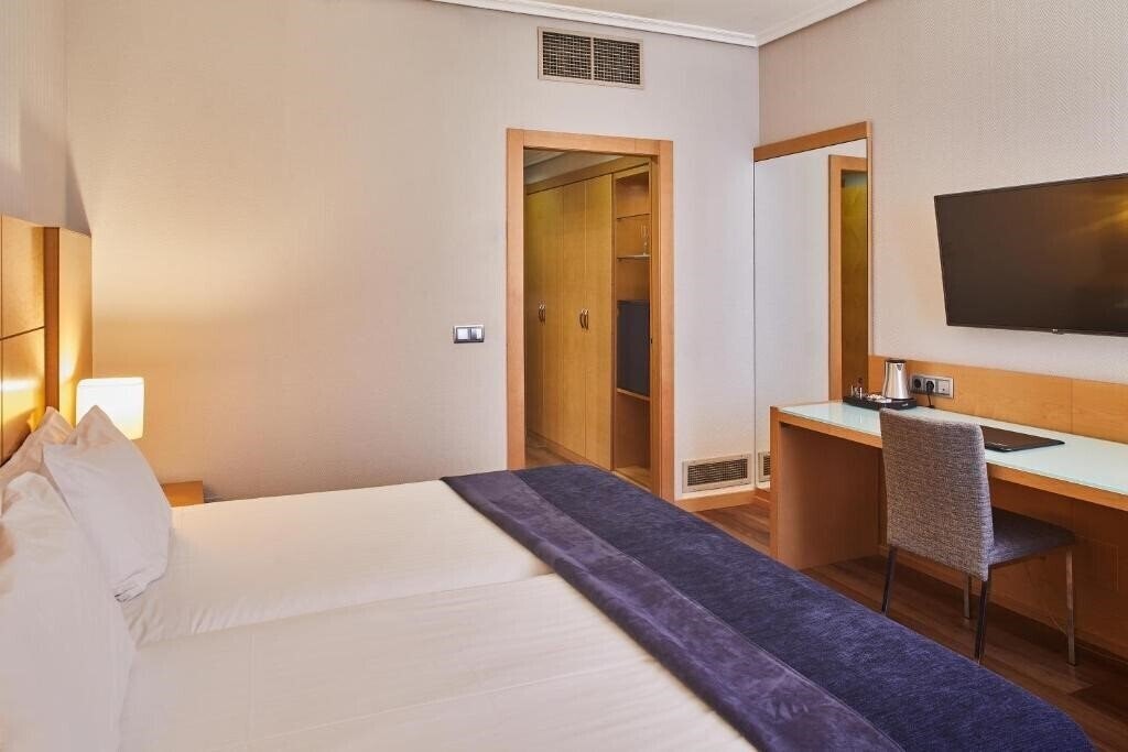 Панорама Silken Ciudad De Vitoria 4*