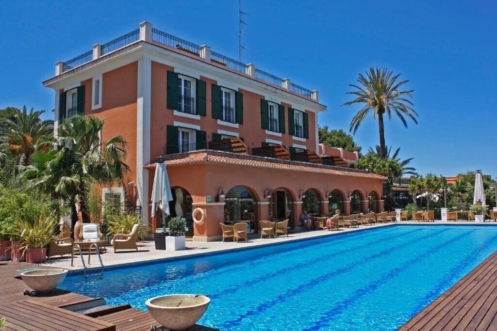 Апартаменты Mr Les Rotes 4*