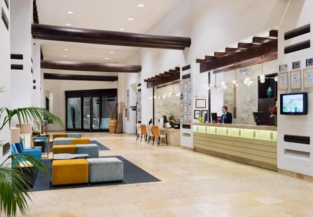 Территория H10 Estepona Palace 4*