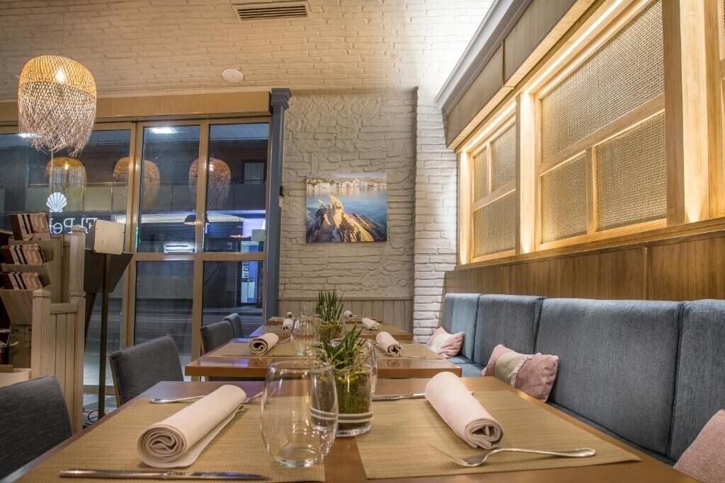 Панорама Hotel Pirineos 4*