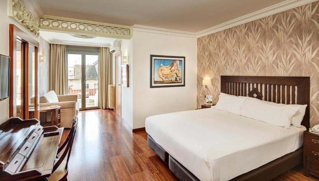 Готель Sercotel Hotel President 4*
