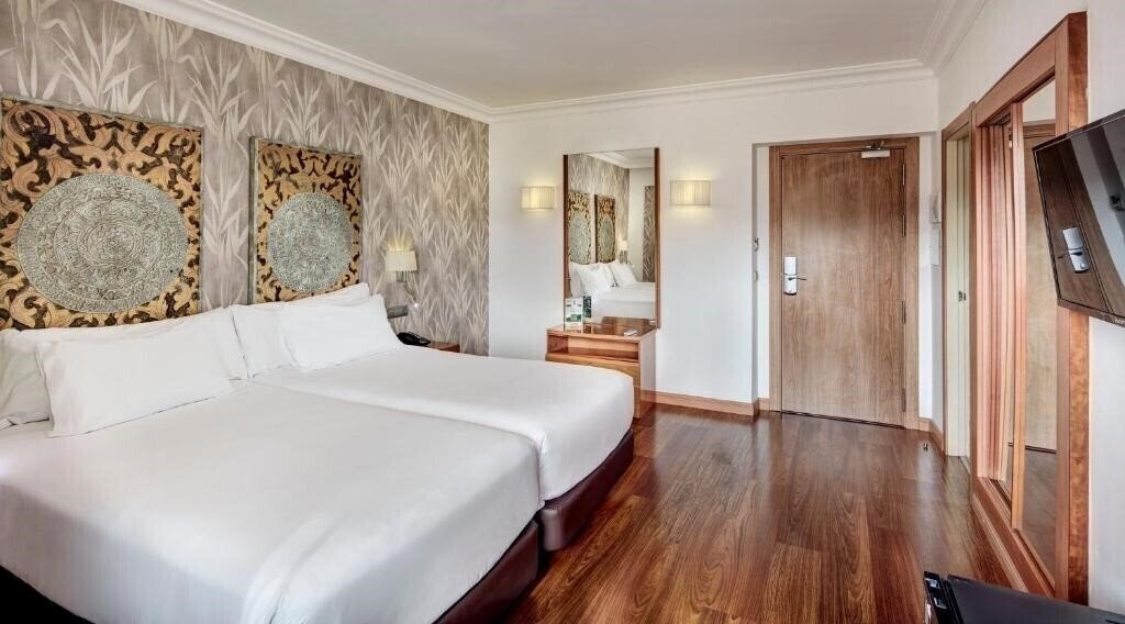 Вид Sercotel Hotel President 4*
